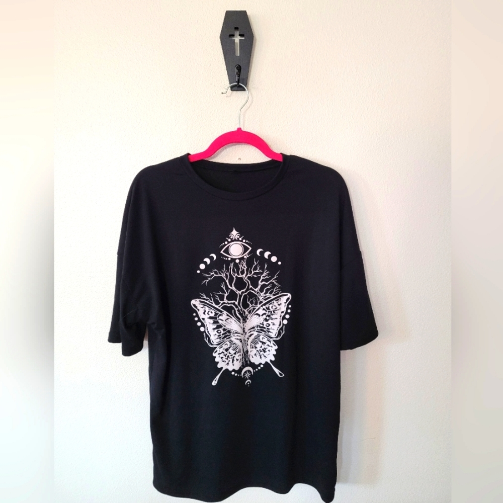 🦋 Womens Size L Halloween T-Shirt